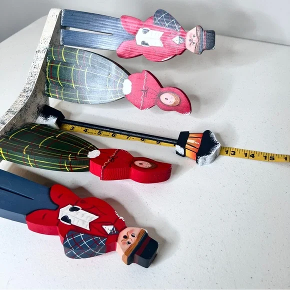 Vintage Christmas Caroling Wooden Victorian Style Figurine Handcrafted Painted - Picture 9 of 10